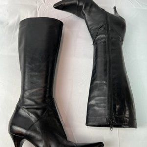 Size 7 Knee-High Stiletto Boot with pointed toe